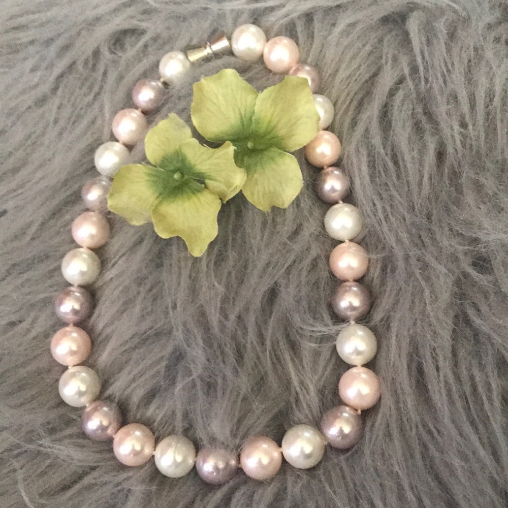 mother of pearl  round cream and pink necklace